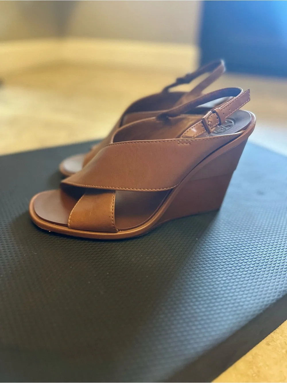 Tory Burch Tan Leather Crisscross Slingback Sandals Size 7.5